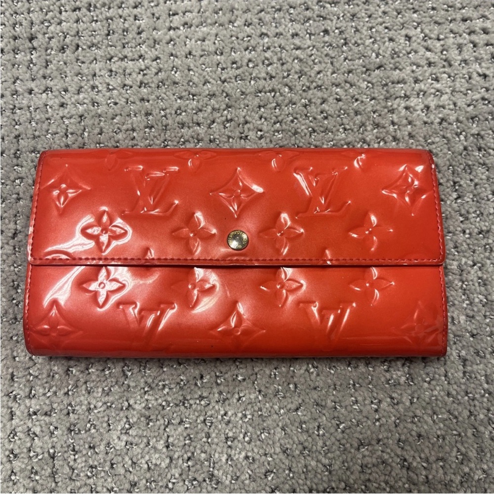 Louis Vuitton Portefeuille Sarah Vernis Wallet  Red Patent Leather Authentic